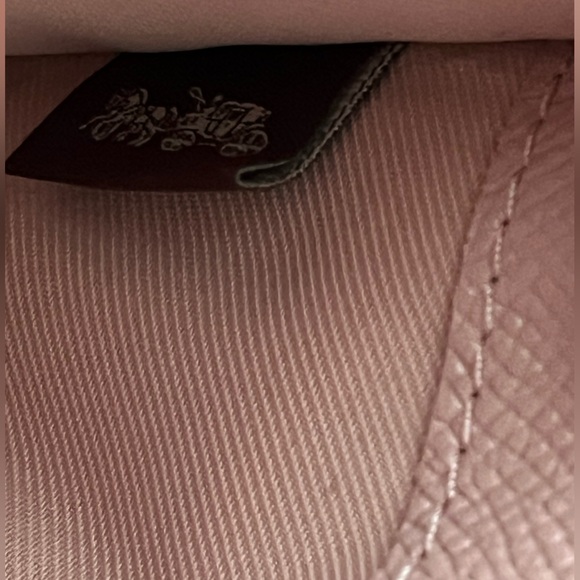 Coach Large Pink Pebbled Leather Turnlock Wristlet - Picture 7 of 8